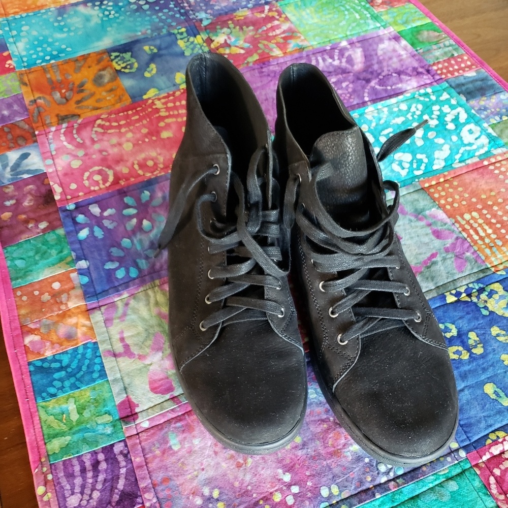 Leather sneaker